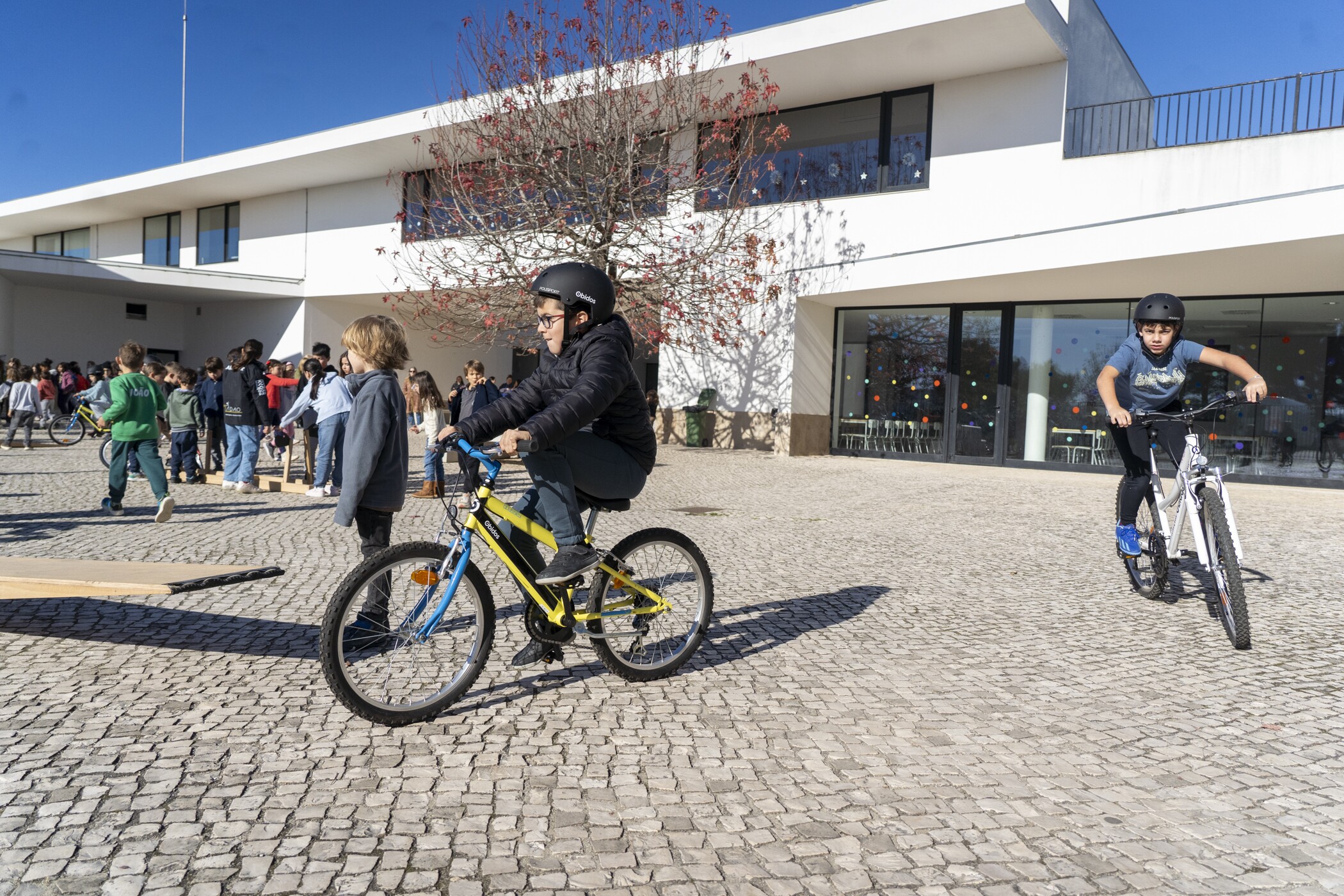 Complexos escolares e jardins de infância de Óbidos recebem kits de mobilidade