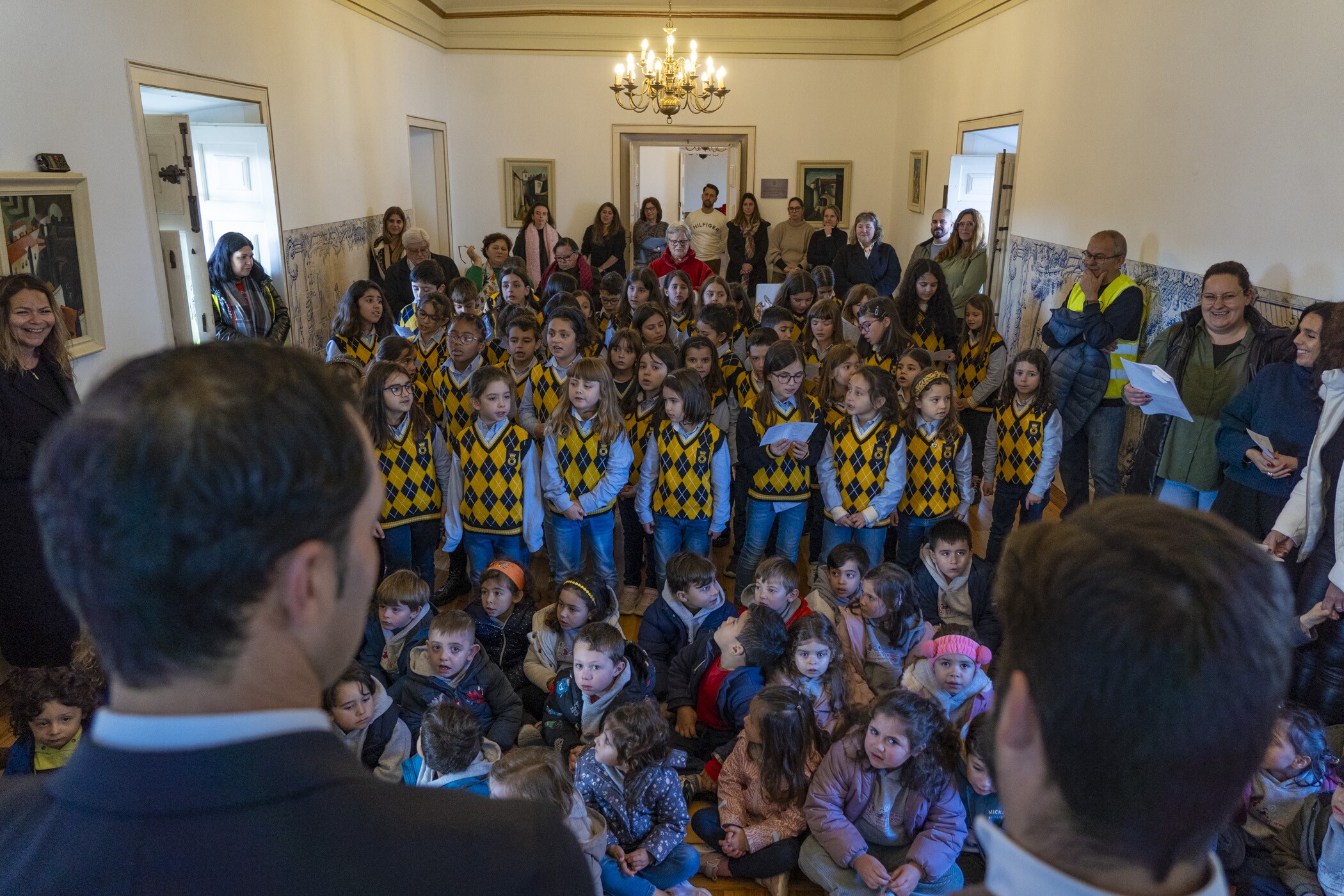 Alunos do Coro Infantil de Óbidos e utentes do programa  “Melhor Idade” juntos para cantar as “Ja...